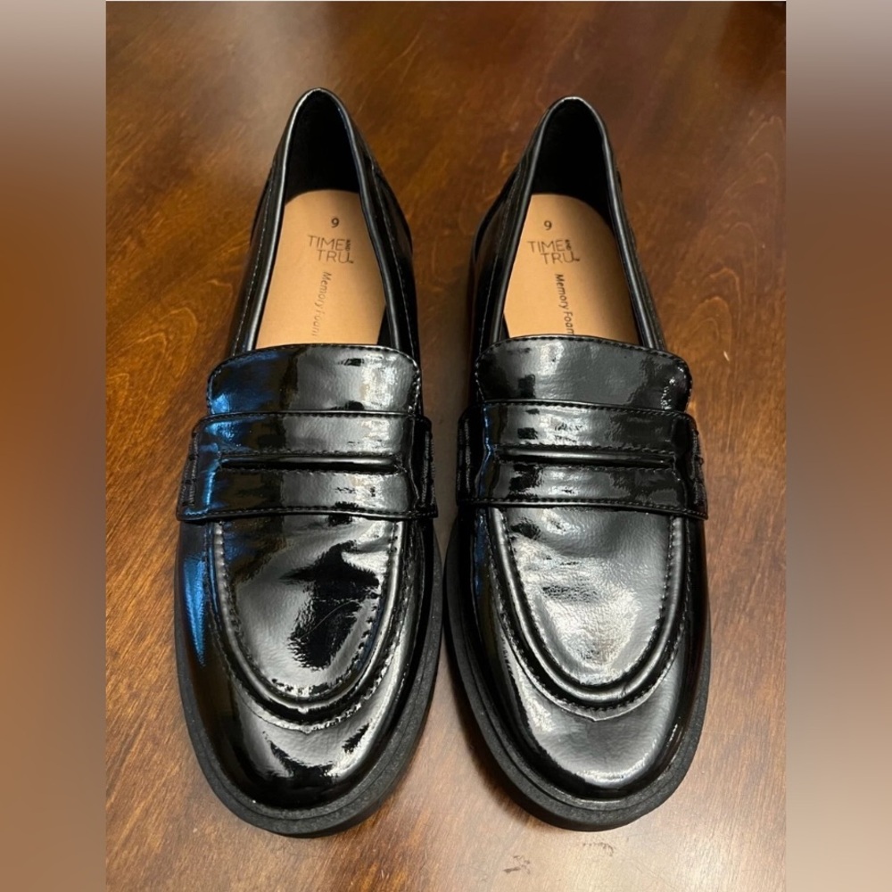 Time and Tru Women’s Black Loafers Memory Foam Slip On Shoes